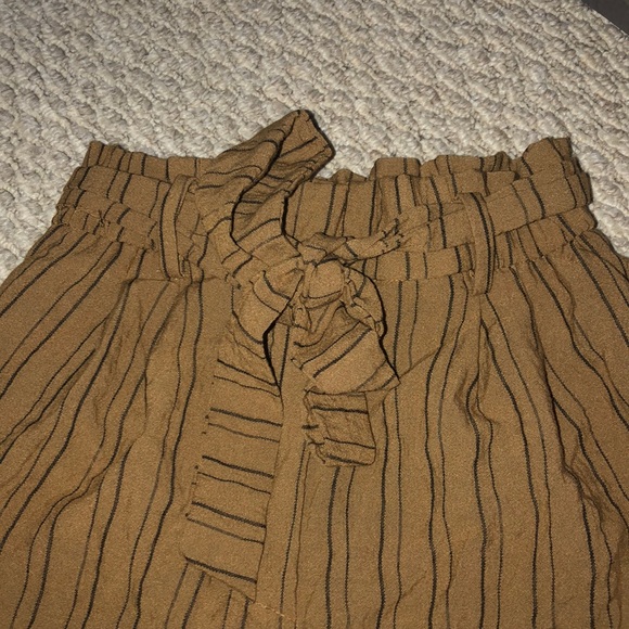 H&M paper bag shorts - Picture 2 of 4